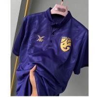 ราคา ฟุตบอลทีมชาติเสื้อโปรโล ชาย เสื้อกีฬาชาย เสื้อหลวมขนาดใหญ่ชายเสื้อทีมฟุตบอลไทยชุดเบอร์ 10 เสื้อกีฬาคอวีแขนสั้นผู้ชายระบายอากาศได้ (24969533143)