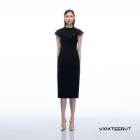 ราคา VICKTEERUT ราคาปกติ 14280 Re Edition Sleeveless Sheath Dress with Ruffle Detail เดรสแขนกุด ทรงสอบ ตกแต่งระบาย (25285852156)