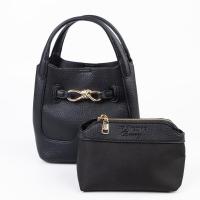 ราคา Playboy รุ่น Illy Mini Bucket Bag กระเป๋าถือและสะพายข้างผู้หญิง รหัส ST BS253PB137 ดีไซน์ทรงถังหนังนิ่ม แต่งอะไหล่ทอง ถอดได้ ปั้มนูนโลโก้ มี 2 สีShadow BlackและBlush Pink (25114624285)