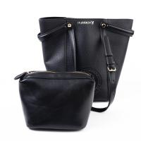 ราคา Playboy รุ่น GINA Bucket Bag กระเป๋าสะพายข้างผู้หญิง รหัส ST B254PB639 ดีไซน์ทรงถัง หนังนิ่มปั๊มจมโลโก้มีกระเป๋าลูกด้านใน มี 2 สี Matte Black Latte Brown (25398383796)