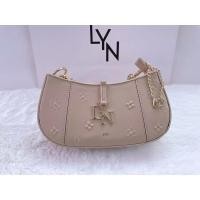 ราคา กระเป๋าสะพายข้าง LYN เเบบใหม่ ทรงพอช มี 3 สี ดำ ชมพู กากี พิมพ์ลายที่หนัง มีพร้อมถุงผ้า ป้ายเเทรค (24296428262)