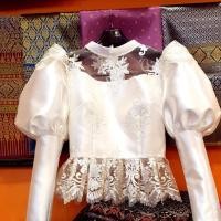 ราคา เสื้อลูกไม้ชุดไทยแขนพอง เสื้อไหมออกงานแขนยาว สำหรับชุดสไตล์ไทย ย้อนยุค ใส่ออกงาน สวยมากๆค่ะ 4 สี ขาว ชมพู ทอง ดำ (23974567875)