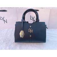 ราคา กระเป๋า LYN GH คอลเล็คชั่นใหม่ ขนาด 10 นิ้ว มี 5 สี เเต่งอะไหล่พร้อมสายสะพายห้อยโลโก้ด้านหน้า อะไหล่สีทอง (23650236023)