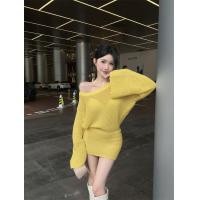 ราคา GUZILIAN ชุดเดรสไหมพรมแขนยาวคอตกไหล่สีขาว รูดเอว สำหรับฤดูใบไม้ร่วง (25139483979)