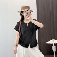 ราคา เสื้อคอวีแขนสั้นผ้าซาตินสีดำ (25094002182)