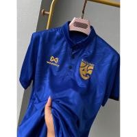 ราคา ฟุตบอลทีมชาติเสื้อโปรโล ชาย เสื้อกีฬาชาย เสื้อหลวมขนาดใหญ่ชายเสื้อทีมฟุตบอลไทยชุดเบอร์ 10 เสื้อกีฬาคอวีแขนสั้นผู้ชายระบายอากาศได้ (24969533132)