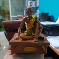 ราคา รูปหล่อหลวงปู่สรวงเทวดาเดินดิน วัดไพรพัฒนาราม หลวงปู่สรวงนั่งบนเตียงแค่ไม้ สามารถวางตั้งหน้ารถได้พระอรหันต์ผู้ทรงสมถะB (18621272316)