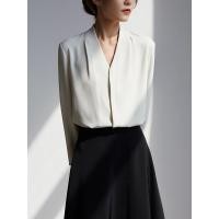 ราคา เสื้อเชิ้ตผ้าซาตินแขนยาวคอวีสีขาวสำหรับผู้หญิง ฤดูใบไม้ผลิและฤดูใบไม้ร่วง เสื้อเชิ้ตผ้าชีฟองสำหรับใส่ไปทำงาน (23508586564)