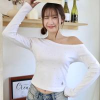 ราคา JARINYA S L เสื้อปาดไหล่เฉียงเปิดไหล่ ผ้า Cotton ยืดนุ่มใส่สบาย ผ้าไม่บาง ระบายอากาศได้ดี ทรงสวยเข้ารูป (24812332623)