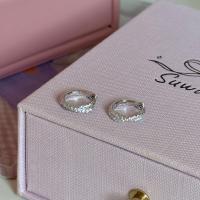 ราคา Suwann na shop ราคาต่อคู่ ต่างหู ต่างหูเงินแท้ ต่างหูห่วง ห่วงไขว้เพชร เงิน ทอง (25357310097)
