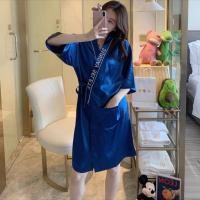 ราคา DXSS ชุดนอนเสื้อคลุมอาบน้ำซาติน ชุดนอนสีทึบ สไตล์เรียบง่าย สวมใส่สบาย ผ้านุ่ม 7 สี ชุดนอนเซ็กซี่สุภาพสตรี (23271682634)