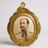 ราคา จี้ ล๊อกเก็ต จี้ร 5 จี้เสด็จพ่อรัชกาลที่ห้า 3x5 ซม เสด็จพ่อรัชกาลที่ 5 ด้านหลังกรมหลวงชุมพร บูชาเสริมความก้าวหน้า ในอาชีพราชการ (12002147916)