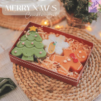 ราคา Violet Flamingo เซ็ตของขวัญ เทียนหอมคริสมาสต์พร้อมกล่องของขวัญแสนน่ารัก Scented Christmas Candles with Gift Box (25314185802)