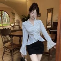 ราคา KOKO คอวีสไตล์ฝรั่งเศสเสื้อแฟชั่นผู้หญิง เสื้อเอวลอยทรงสลิมฟิต แขนแตรลูกไม้ เสื้อลูกไม้ผู้หญิง เสื้อแขนยาว w551 (23703333862)