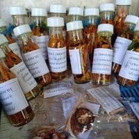 ราคา เถาวัลย์หลง น้ำมันว่านเสน่ห์ เถาหลง น้ำมันรากเหง้าเถาหลงตัวผู้และตัวเมียน้ำมันเถาหลง (8024834751)