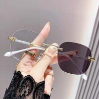 ราคา แว่นสายตายาว ออกแดดเปลี่ยนสี แว่นตาสายตายาวไร้กรอบ แว่น สายตา ยาว อย่างดี 50 75 100 125 150 175 (23044155951)