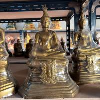 ราคา หลวงพ่อ พระสุก พระเสริม พระใส วัดโพธิ์ชัย จ หนองคาย สีทองเก่า ขนาด5นิ้ว (20943113798)