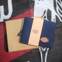 ราคา Dickies กระเป๋าสตางค์ 2พับ กล่อง การ์ด ช่องใส่เหรียญ แบบเรียบ โลโก้เรียบ (24463312789)