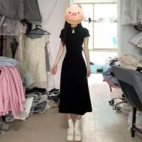 ราคา ชุดเดรสยาวทรงสลิมฟิตสีดำสไตล์จีนใหม่ ฤดูร้อน 2025 ชุดเดรสยาวคลุมเข่าสำหรับผู้หญิง ชุดเดรสยาวคลุมเข่า ชุดเดรสยาวคลุมเข่า (25296450484)