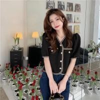 ราคา Cici H318 เสื้อครอปไหมพรมแขนสั้นแต่งขอบ ดีเทลกระดุมมุกเพิ่มความน่ารักไปอี้กกก (16059053898)