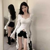 ราคา เสื้อยืดแขนยาวทรงเข้ารูปสไตล์เกาหลีสำหรับผู้หญิง ทรงเข้ารูป แขนยาว คอเหลี่ยม แขนกระดิ่ง ดีไซน์ไม่สมมาตร ผูกโบว์ แขนยาว (25396560664)