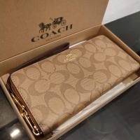 ราคา กระเป๋าสตางค์โค้ชแท้ เอ้าเลท 7 5 นิ้ว มีสายคล้องมือ หนังแท้สีน้ำตาลอ่อน ลายซี Premium gift (19188705999)