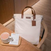 ราคา Archive Hoxton Nylon Tote Ivory Tan กระเป๋า Tote Bag สะพายข้างผ้าไนลอนกันน้ำป้ายหนังวัวแท้ (16070180786)