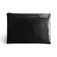 ราคา กระเป๋าถือคลัชลายจรเข้ดำ Classic Clutch M Embossed Black (2833338244)