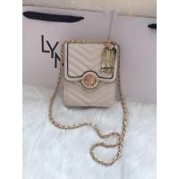 ราคา มีสินค้าพร้อมส่ง กระเป๋าสะพาย LYN ทรงกล่อง ด้านหน้ามีโลโก้แบรนด์โลหะ กระเป๋า LYN ทรงกล่องนมสายโซ่ อุปกรณ์ ป้าย และ ถุงผ้า ถุงกระดาษสามารถเลือกในตัวเลือกสินค้า (12494674637)