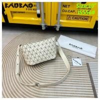 ราคา กระเป๋าสะพายข้าง baobao issey miyake 10 นิ้ว (21330419830)