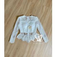 ราคา Sira Siri ชุดไทยเสื้อลูกไม้แขนยาว เรียบหรู ลูกไม้ปักเกรดพรีเมียร์ คอวี แต่งชายระบาย ผ้าถุงสำเร็จรูปทอลายสวยๆ หรูหราไฮโซ (24761531458)