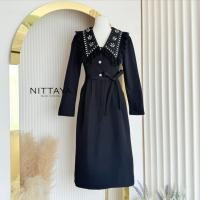 ราคา NITTAYA D2851 ชุดเดรสกระโปรงแขนยาวคอปกระบายลูกไม้ดีเทลแต่งเพชรคริสตัลกระดุมหน้าสายผูกเอว เรียบหรูผู้ดีดูไฮ ใส่ออกงาน ดินเนอร์ งานมงคล (26293700919)