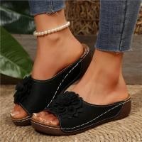 ราคา New store openingRetro style floral wedge heel sandals for women Summer 2025 Thick block heel shoes non slip sandals for beachwear and outdoor activities 2025 COD (25509319984)