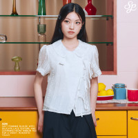 ราคา Sori SP119 เสื้อคอบัวลูกไม้ผูกโบว์ มีซับใน โลโก้เหล็ก Sudpung ใส่ซัมเมอร์สไตล์เกาหลี (126602477481)