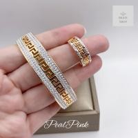 ราคา กำไลข้อมือลายเก๋งจีนสีทองประดับเพชรแถวขอบบนและล่าง ขนาดรอบวง 18 cm หน้ากำไลกว้าง 1 2cm (23042813444)