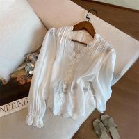 ราคา XUNZHU เสื้อแขนยาวคอวีขอบลูกไม้สีขาว (25876221857)