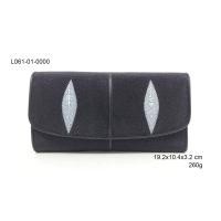 ราคา sale SS กระเป๋าธนบัตรสตรีหนังปลากระเบนสามพับใหญ่ปลา 4 มุก สีพื้น (101331009)
