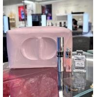 ราคา เซ็ตของขวัญ พร้อมกระเป๋า DIOR Makeup Set with Pouch เซ็ตสุดคุ้มได้ ได้ทั้งน้ำหอม Miss Dior Blooming Bouquet 5 ml มาสคาร่า Diorshow Overcurl Mascara และ ลิปกลอส Dior Addict Lip Maximizer 001 สินค้าของแ