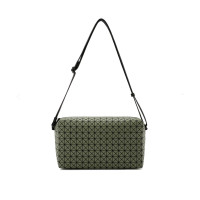 ราคา BAOBAO ISSEY MIYAKE Kuro Saddle Series โต๊ะเคลือบ กระเป๋ากล้องมีซิปปิดกระเป๋าสะพายไหล่ Messenger Universal สีดำ (24344621681)