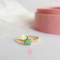 ราคา Rosenmarry แหวนพลอยมรกตแท้ ตัวเรือนเงินแท้925ชุบทอง พร้อมกล่อง พลอยแท้เสริมดวง ของขวัญ RR118 (126748949093)