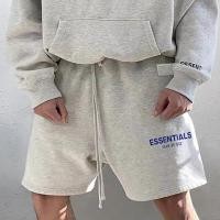 ราคา กางเกงขาสั้นบาสเก็ตบอลสไตล์อเมริกันสีเทา FOG ESSENTIALS กางเกงกีฬาลำลองสำหรับผู้ชาย กางเกงกีฬาฟิตเนส กางเกงขาสั้นผ้าฝ้ายด้าย (22474473727)