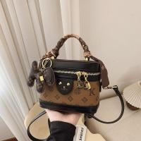 ราคา 720 กระเป๋าสะพายข้างทรงกล่องแฟชั่นสำหรับผู้หญิง กระเป๋าทรงกลวงขนาดเล็กแบบสะพายข้าง กระเป๋าถือแบบอเนกประสงค์ กระเป๋าสะพายไหล่แบบหนังวัว (24780340713)