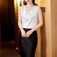 ราคา เสื้อสายเดี่ยวคอวีผ้าซาติน (126447054386)