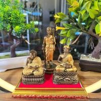 ราคา 3พระอรหันต์ หน้าตัก2นิ้ว มวลสารแร่เหล็กน้ำพี้ แถมฟรีฐานรอง สีมันปูเพ้นท์ เซทเล็ก (22885282849)