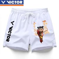 ราคา กางเกงขาสั้นแบดมินตัน Victor 2025ใหม่ Victor กางเกงขาสั้นคู่กับชุดกีฬาแบดมินตันระบายอากาศกางเกงกีฬาขาสั้นแห้งเร็ว (23986063631)