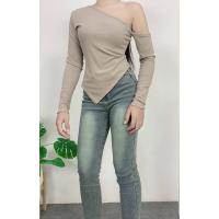 ราคา ชุดเซ็ตแฟชั่น เสื้อเปิดไหล่ กางเกงยีนส์ทรงเป๊ะ (25328871431)