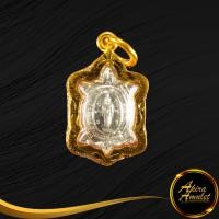 ราคา พระเครื่อง จี้พระ เหรียญพญาเต่าเรือน หลวงปู่หลิว ปณฺณโก วัดไร่แตงทอง พิมพ์ปางเปิดโลก เล็ก ปี ๒๕๓๙ เลี่ยมกรอบทองชุบเศษทองเยาวราช (14026968342)