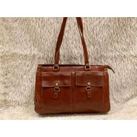 ราคา กระเป๋าหนัง วินเทจ มือสอง แบรนด์ ARYHUR ASTON สภาพสวย มีช่องใส่ของ 6 ช่อง ภายในสะอาด กระเป๋าทำด้วยวัสดุหนังวัวมีขนาดฐานกว้าง 4 นิ้วยาว 13 นิ้วครึ่งสูง 9 นิ้ว (25609086518)