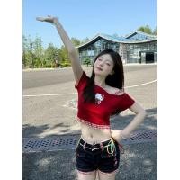 ราคา ชุดกางเกงขาสั้นผ้าเดนิมสีแดง Hellokitty พร้อมขอบลูกไม้ลายสก็อต ชุดแฟชั่นสองชิ้นสไตล์อเมริกัน แขนยาว คอกลม (126221451279)