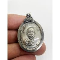 ราคา เหรียญหลวงพ่อสด วัดปากน้ำ รุ่นถวายภัตตาหาร ปี 2501 เหรียญเงิน พร้อมเลี่ยมกรอบเงินเก่า (25473434700)